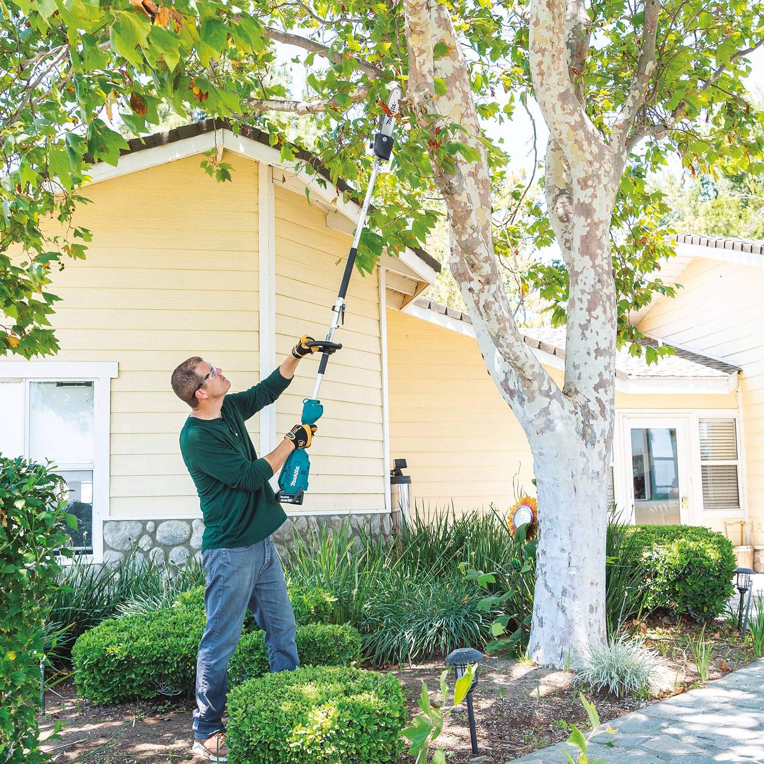 Makita XUX02SM1X5 18V LXT® Brushless Couple Shaft Power Head Kit w/String Trimmer, Pole Saw & Articulating Hedge Trimmer Attachments (4.0Ah) - Image 27