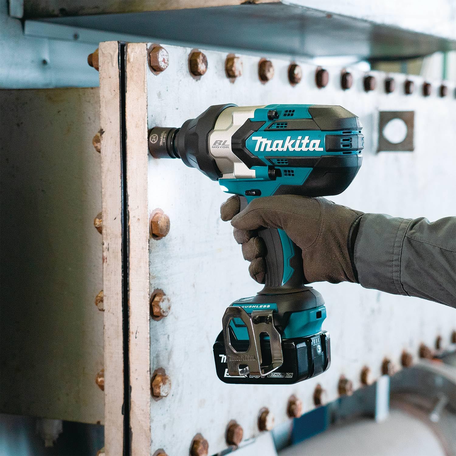 Makita XWT19T 18V LXT® Lithium-Ion Brushless Cordless 3-Speed 1/2" Sq. Drive Impact Wrench Kit w/Detent Anvil (5.0Ah) - Image 11
